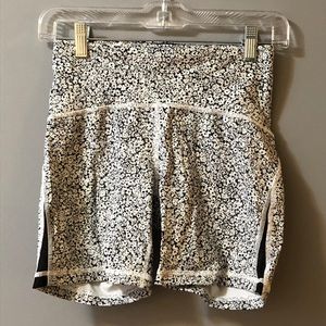 Lululemon train times 6” short